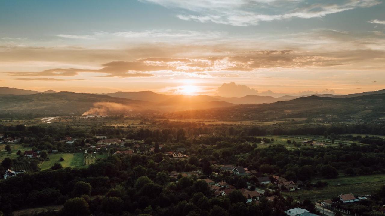 Vila Casuta De Sub Deal - Ciubar Si Piscina Măgura Exteriér fotografie